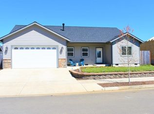 642 Harding Pl, Cottage Grove, OR 97424