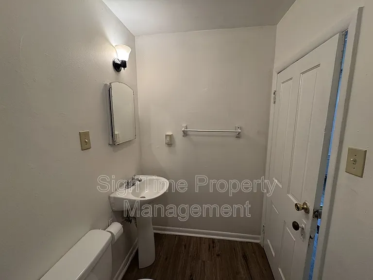 38 E Franklin St #4 — Photo 11