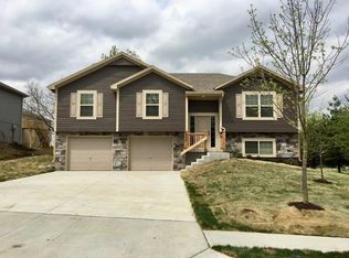 400 W Heritage Dr, Raymore, MO 64083