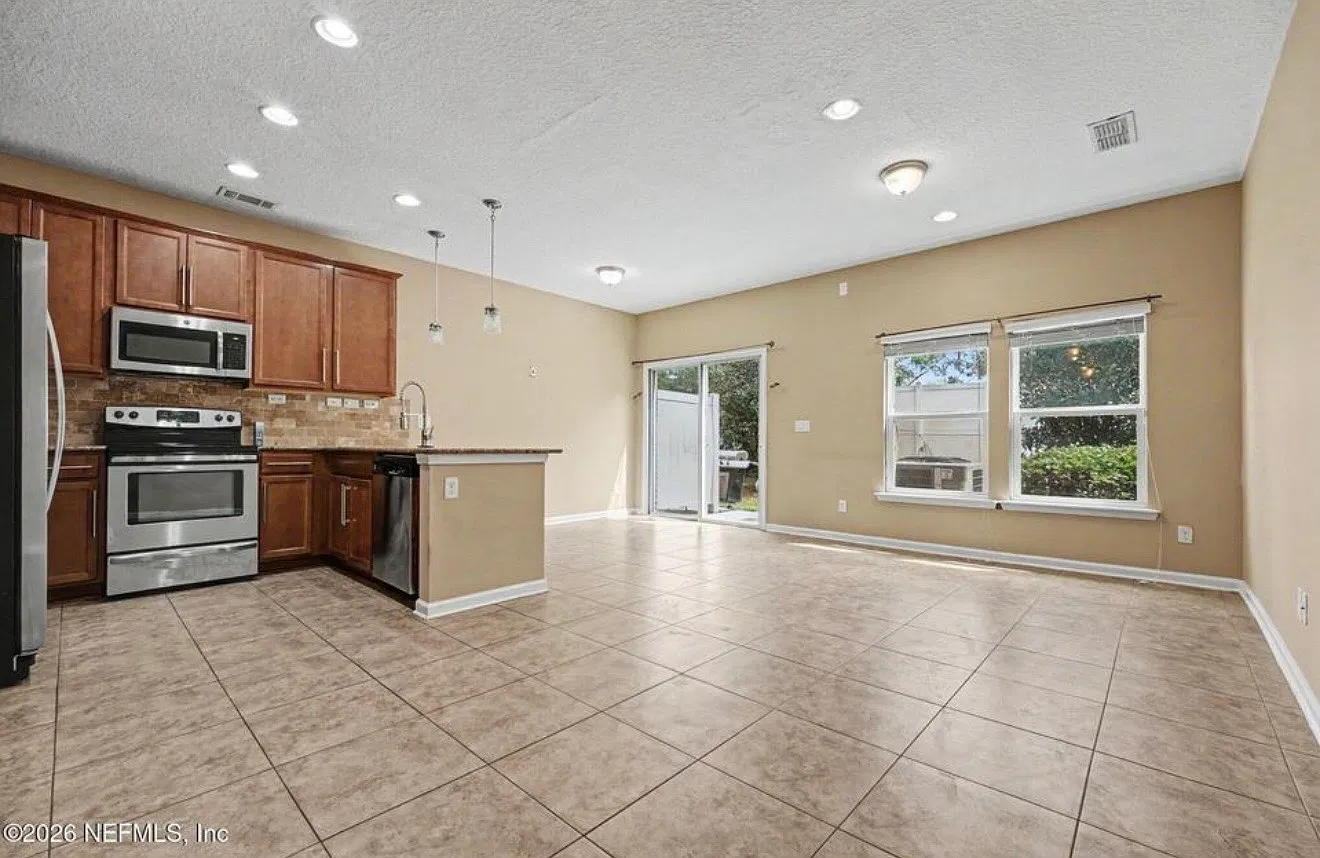 3 bed, 1468 sqft, $1,860 — Photo 3