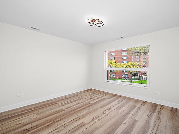 4th image of 3982 S Lake Park Ave #2W