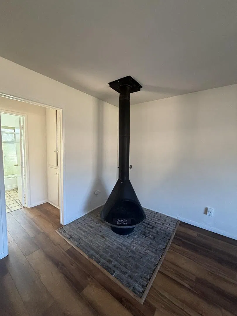 Unit Photo - 639 Stratford Ct #15