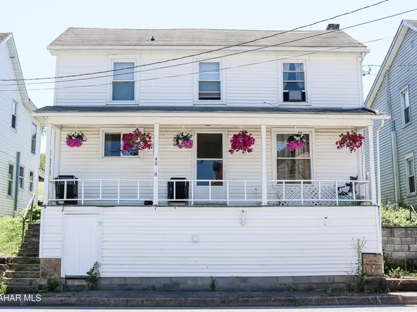 4030 Cortland Dr, New Paris, PA 15554