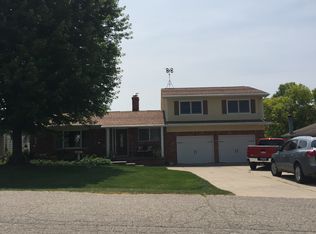 1231 Crooked Lake Rd, Fenton, MI 48430