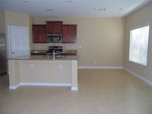 5th image of 2821 Rough Green St