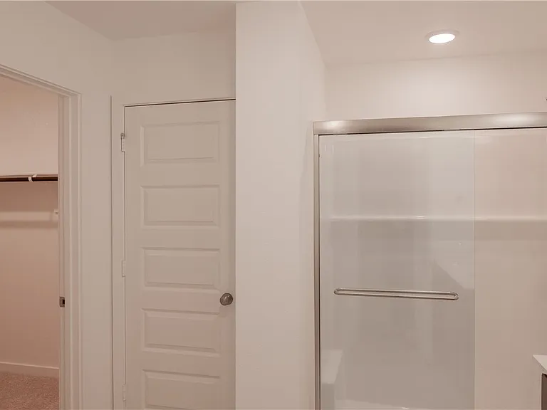 5689 Fox Bluff Dr — Photo 13