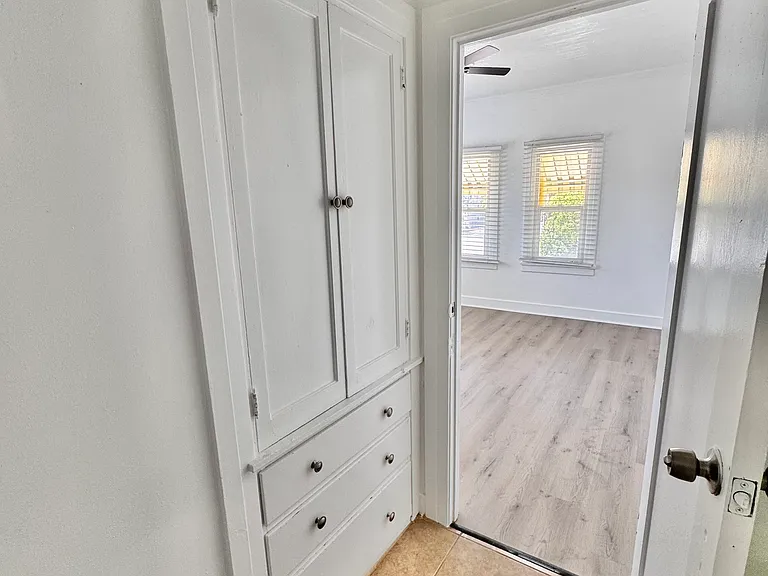 502 N Kenmore Ave #D — Photo 7