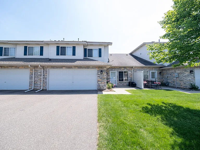 17083 Eagleview Way — Photo 2