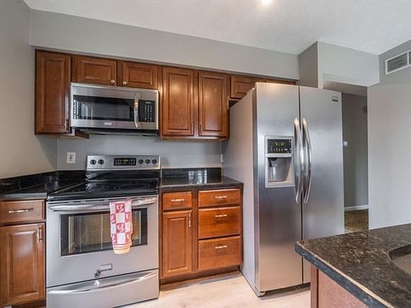 4th image of 456 Glenview Ct