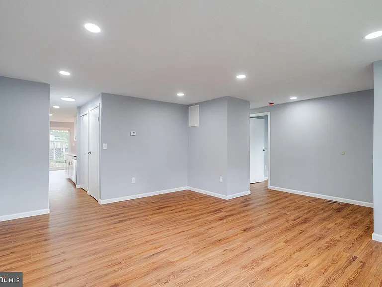 1359 Raleigh Dr — Photo 7
