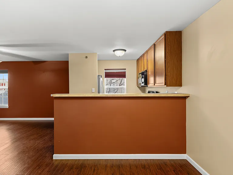 10201 Spring Creek Ln — Photo 11