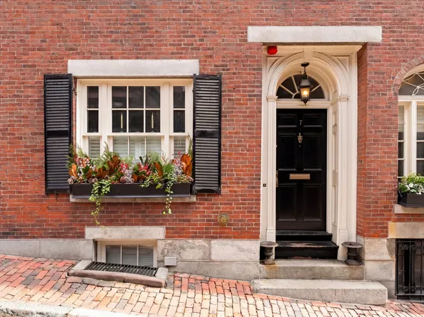 7 Acorn St, Boston, MA 02108