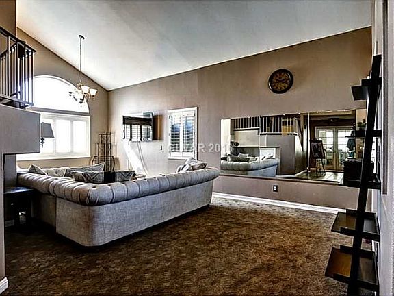 3rd image of 6417 Mountain Mesa Ave