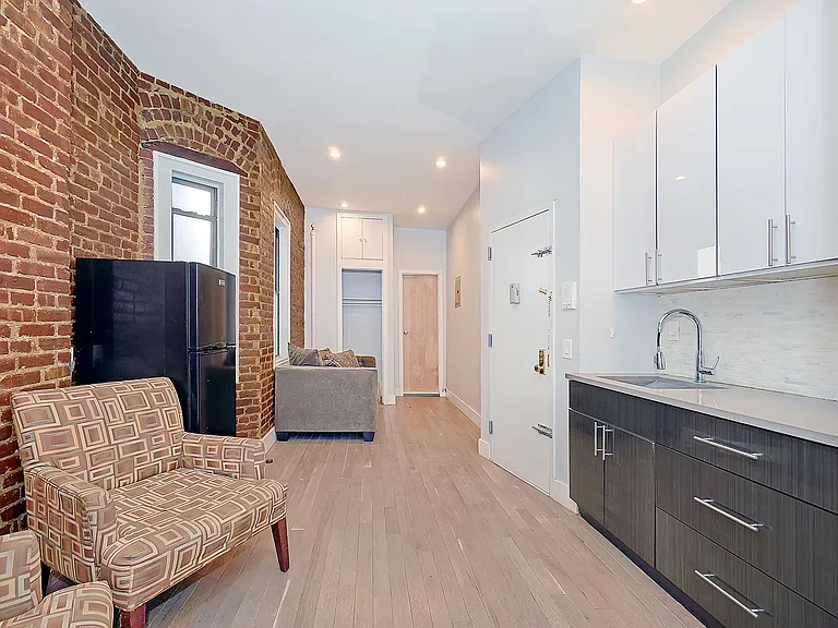 503 W 47th St #5F — Photo 4