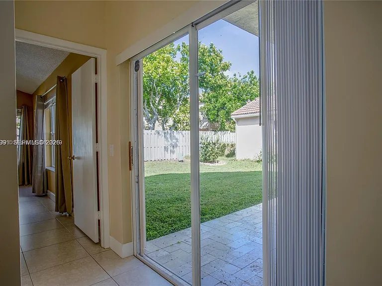 614 Stanton Ln — Photo 12