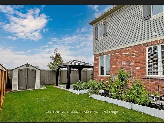 4th image of 565 Edenbrook Hill Dr