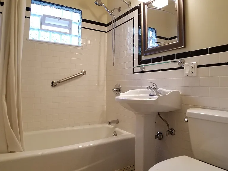 Doctors Guest House on Richmond with Co-Living Space — Photo 8