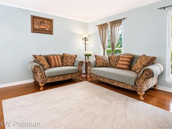 3rd image of 13615 Brookside Dr