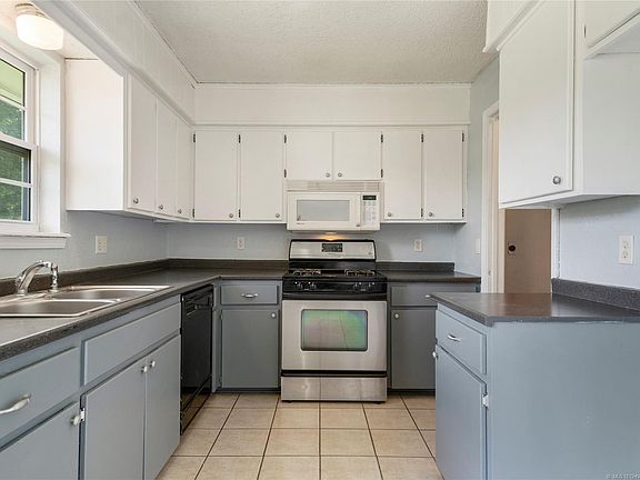 5th image of 488 E 138th Pl