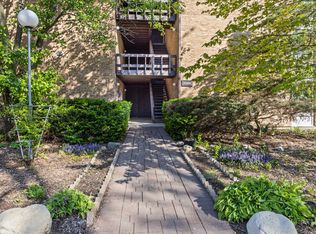 5544 E Lake Dr #A, Lisle, IL 60532