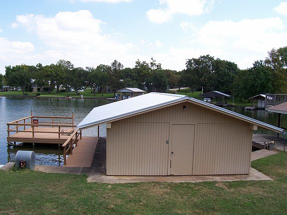 3rd image of 533 N Shorewood Dr
