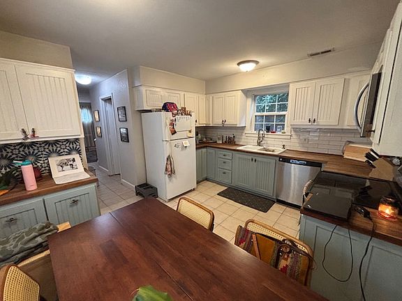 4th image of 4527 Pleasure Ave