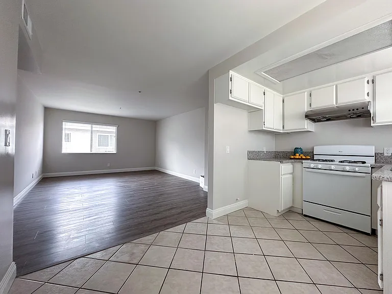1009 Benito Ave #H — Photo 9