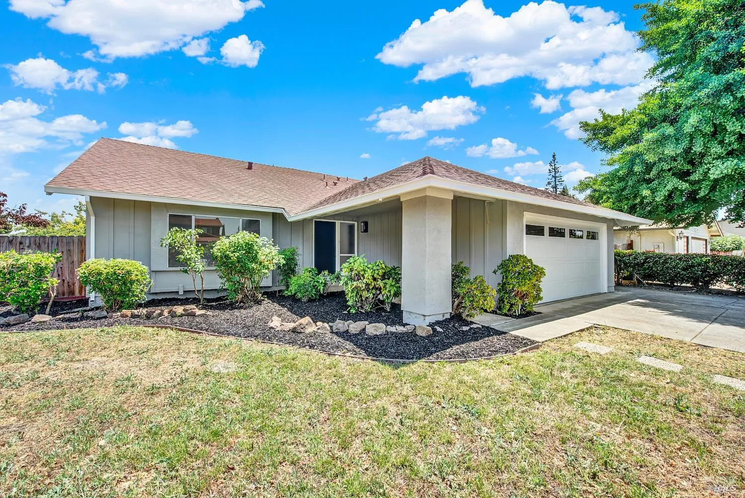 1662 Astoria Drive photo 1