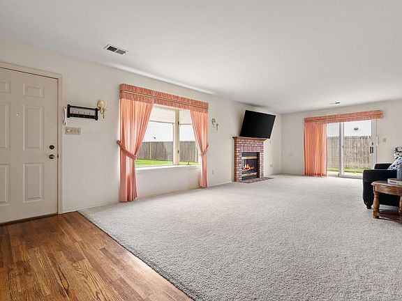 4th image of 121 Bluegrass Dr