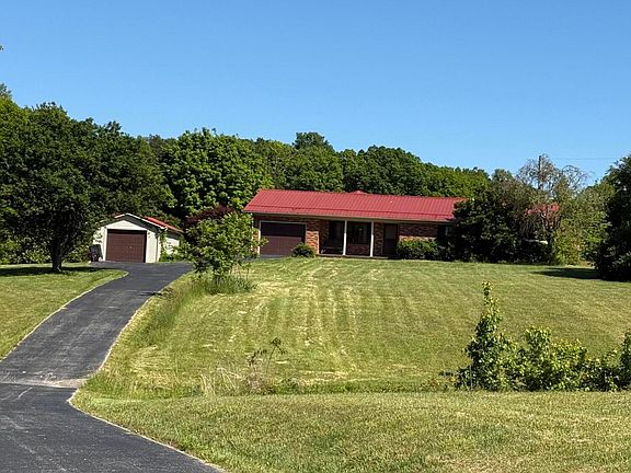 3rd image of 2841 W Laurel Rd