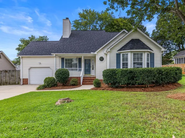 140 Oak Valley Dr, Simpsonville, SC 29681