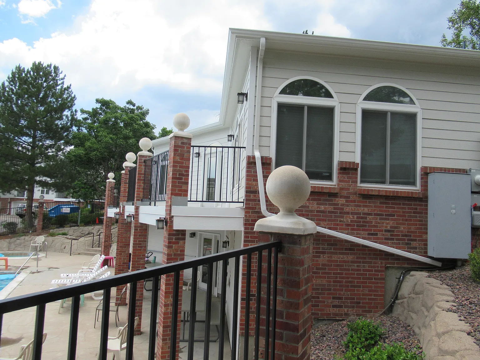 2 bed, 1057 sqft, $2,200 — Photo 2
