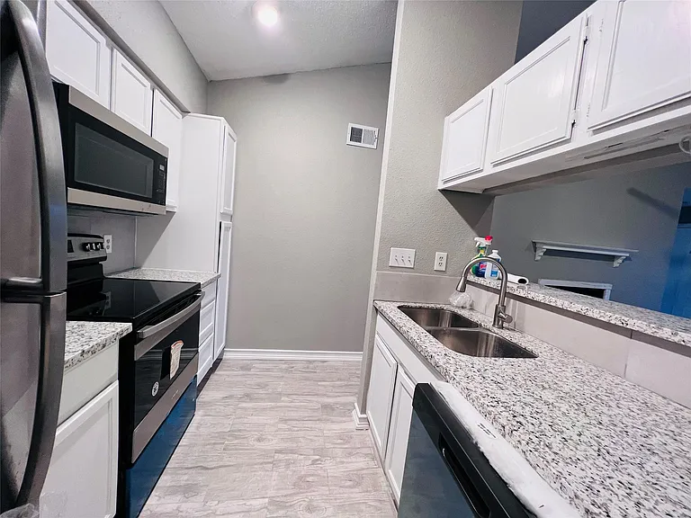 2121 El Paseo St #2204 — Photo 5
