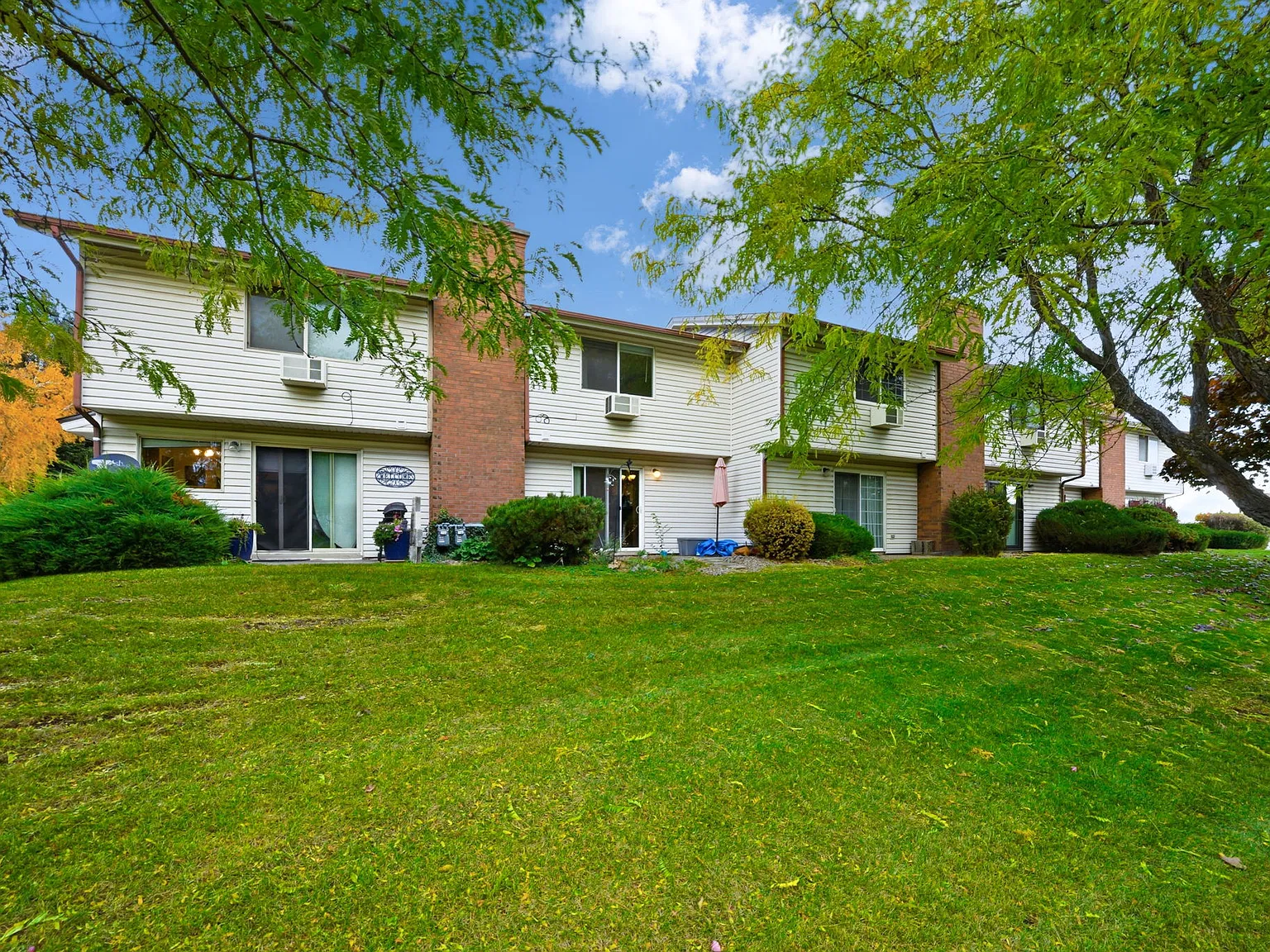 2 bed, 960 sqft, $1,395 — Photo 1