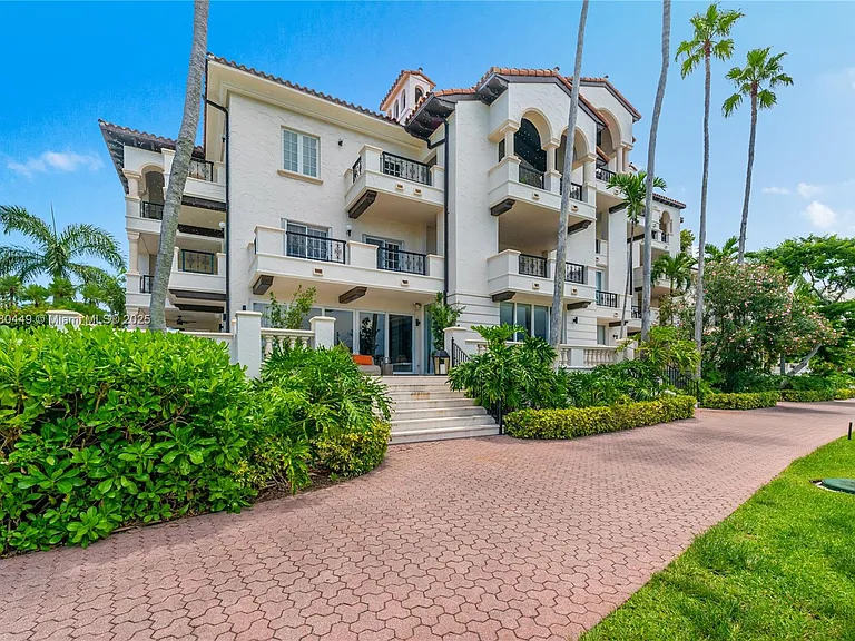 2514 Fisher Island Dr #6104 — Photo 39