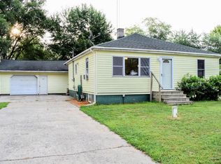 446 Mayfield Rd, Benton Harbor, MI 49022