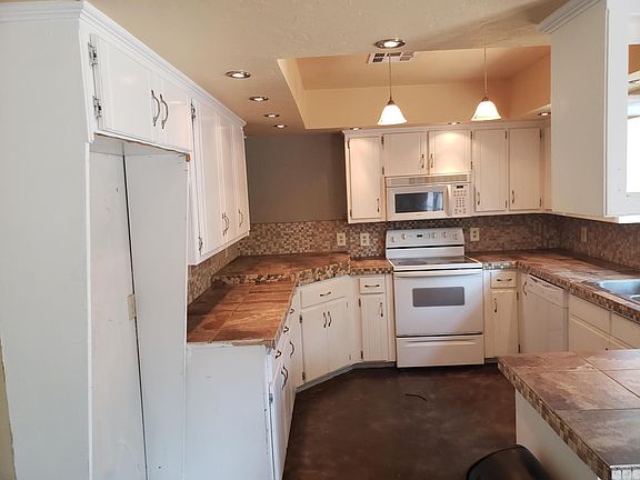 3rd image of 3601 NE 140th Terrace Ct