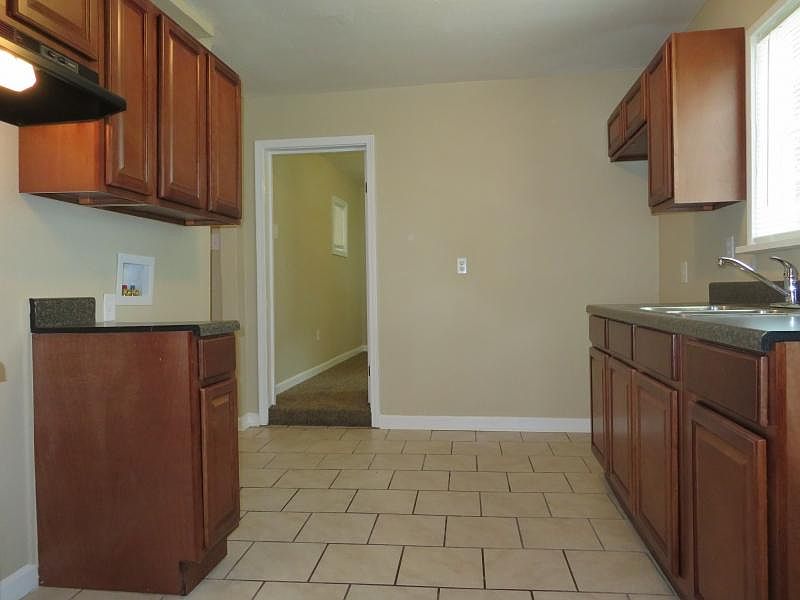 2nd image of 983 Par Ave
