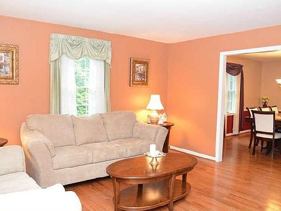 4th image of 4105 Cove Ct