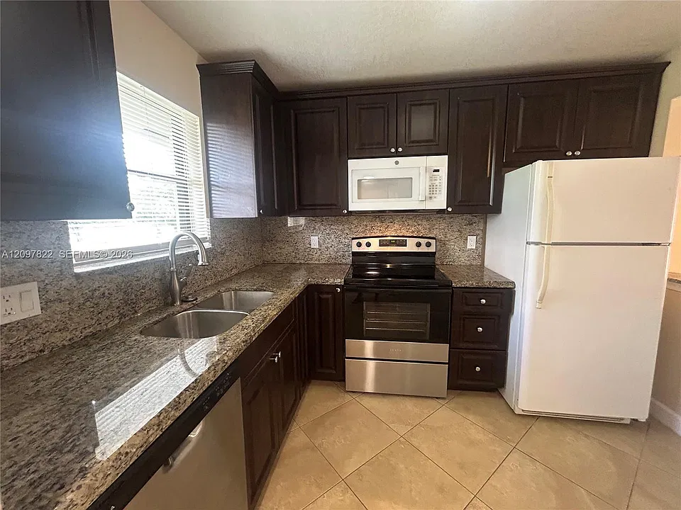 21915 Lake Forest Cir #202
