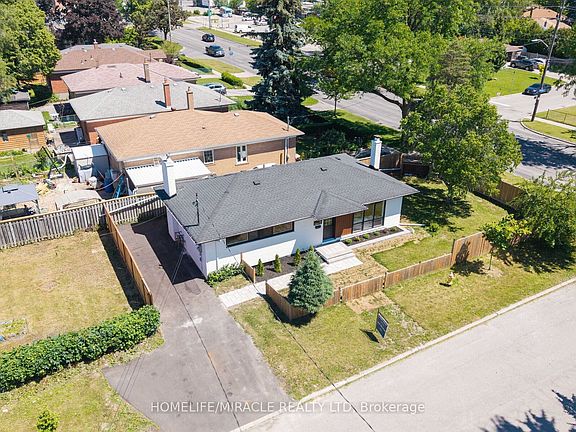 2nd image of 22 Arnprior Rd