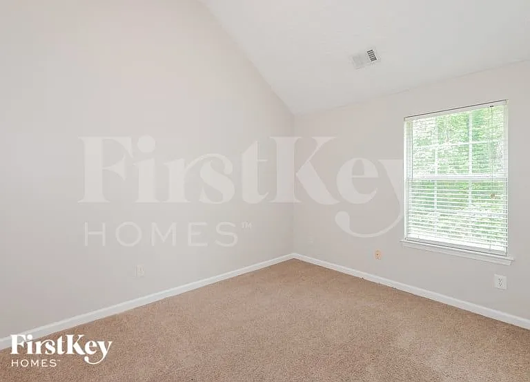4447 Chester Ln — Photo 11