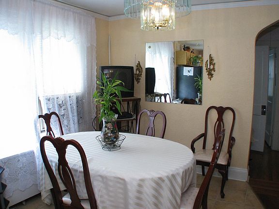 Kitchen Eating Area