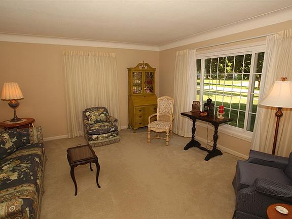 4th image of 901 Hill Ave