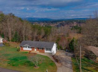 546 Hillcrest Dr, Mc Caysville, GA 30555
