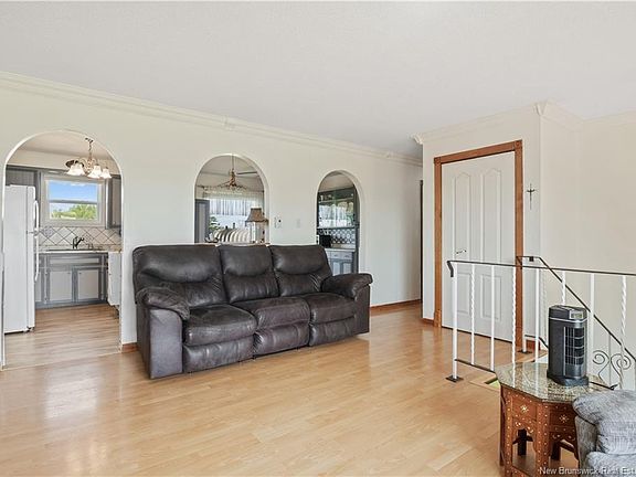 5th image of 796 Royal Rd