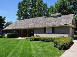 922 Palamino Rd, Omaha, NE 68154