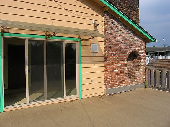 Deck w/fireplace