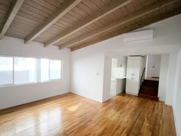 1951 Selby Ave #7 — Photo 2