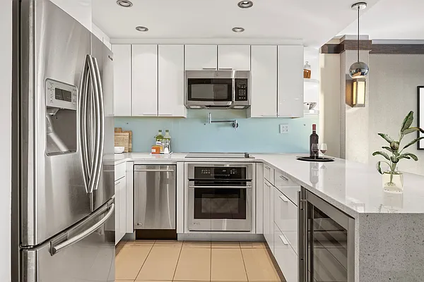 Sold by Modern Spaces | media 4